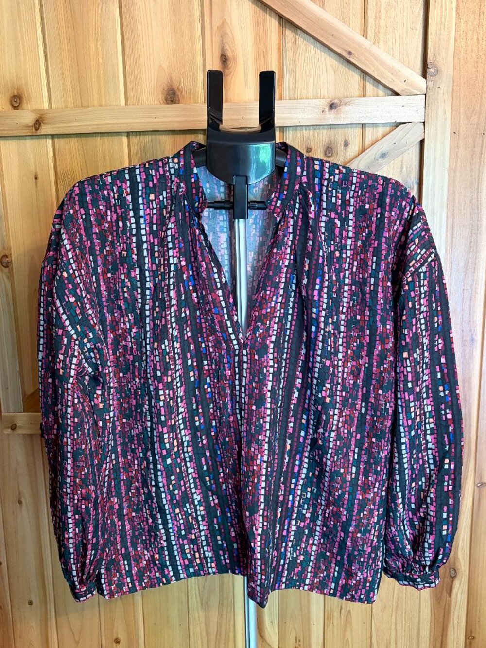 Marie Oliver Women’s V-neck Multi Colored Geometric Print LS Blouse Size Medium